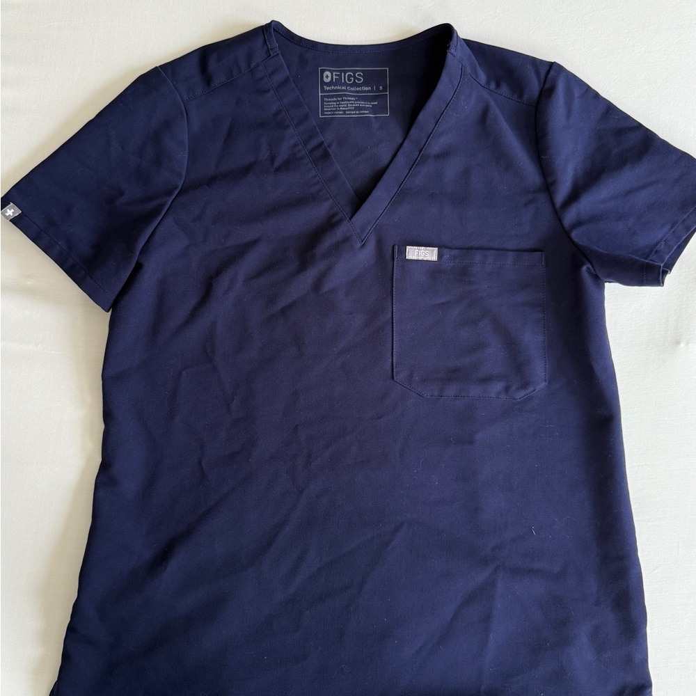 FIGS Women’s Navy Catarina Scrub Top
